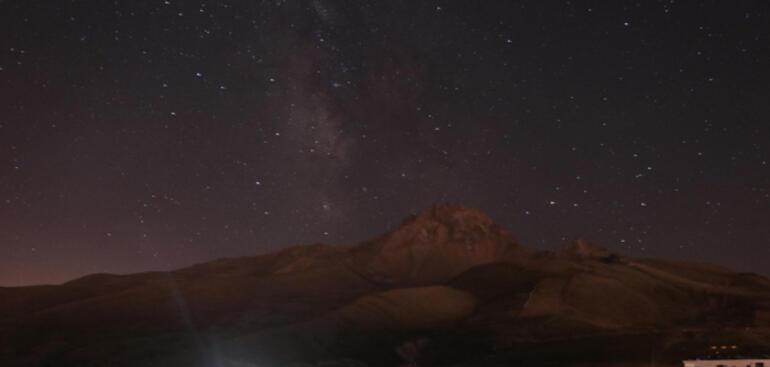 Perseid meteor yağmuru heyecanı Binlerce kişi toplandı