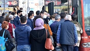 Eris korkusu devam ederken Covid-19'un yeni varyantı 3 ülkede tespit edildi, her dört hastadan biri...