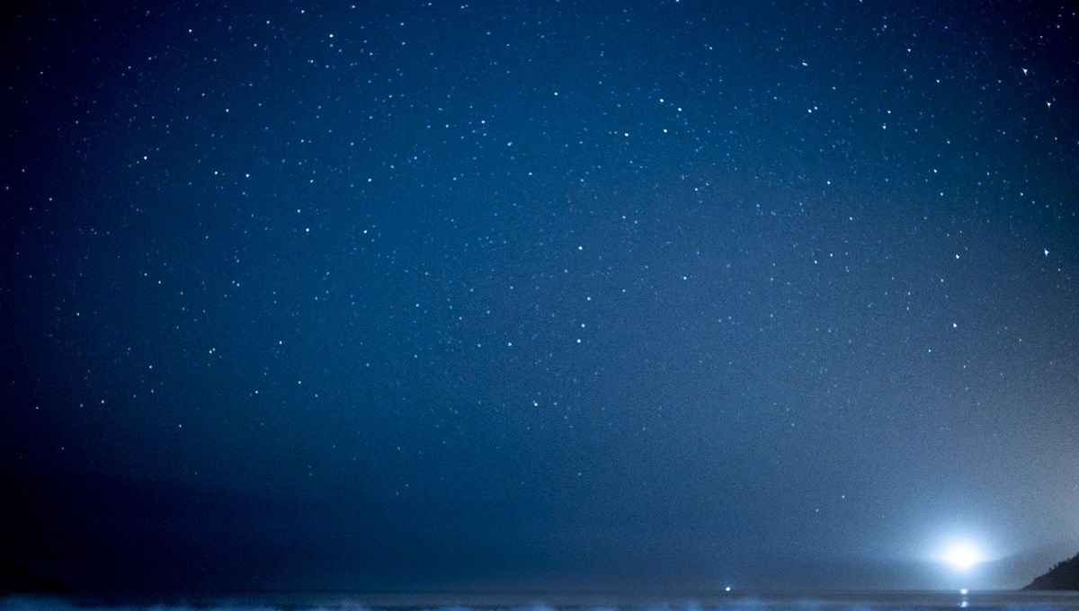 İspanya'nın Estode Plajı'ndaki “sütlü deniz” ışıkları